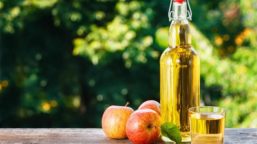 Dona molti benefici per la salute, ecco come bere correttamente l'aceto di mele
