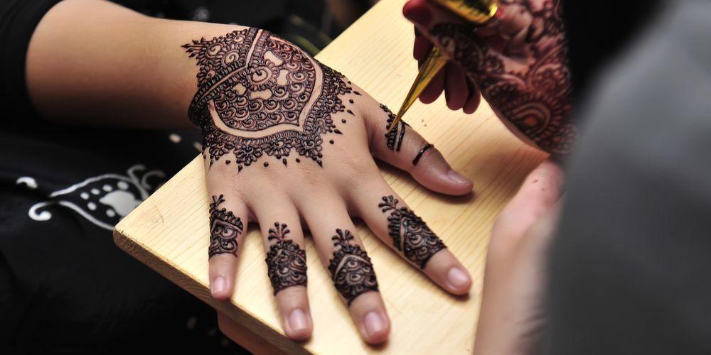 Come sbarazzarsi dell'henné rapidamente senza problemi