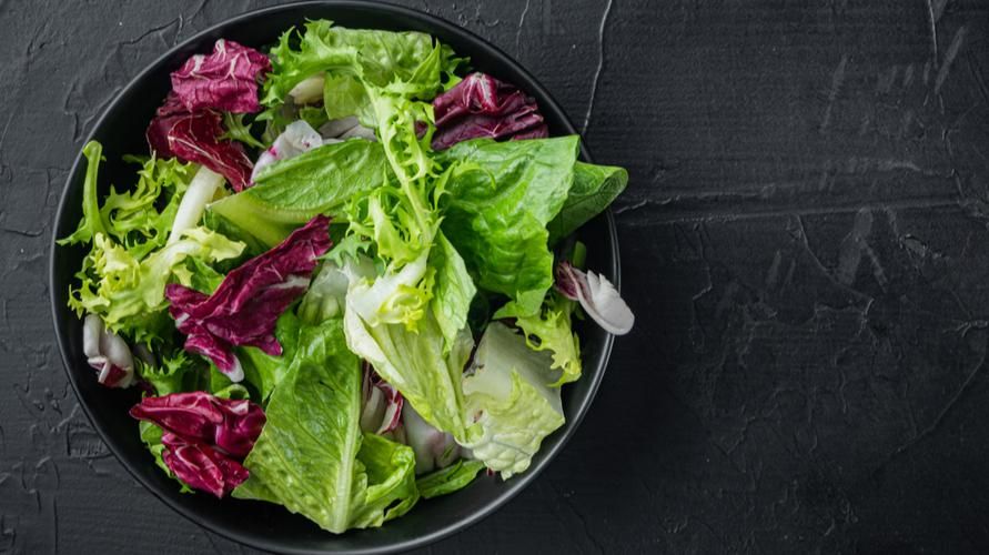 Economici e salutari, questi sono vari tipi di verdure per insalate e il loro contenuto nutrizionale