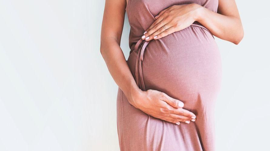 Pelbagai penyebab pelepasan yang jelas semasa kehamilan