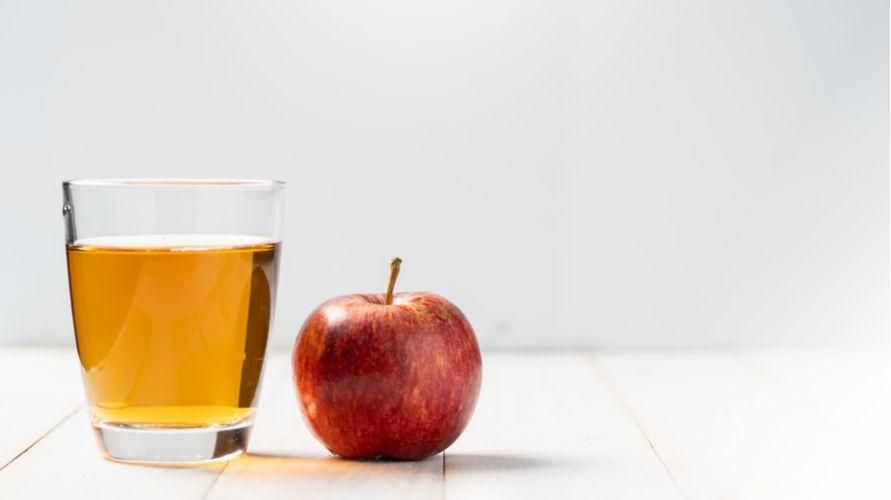 アップルジュースとその栄養価の高い栄養素コンテンツの利点