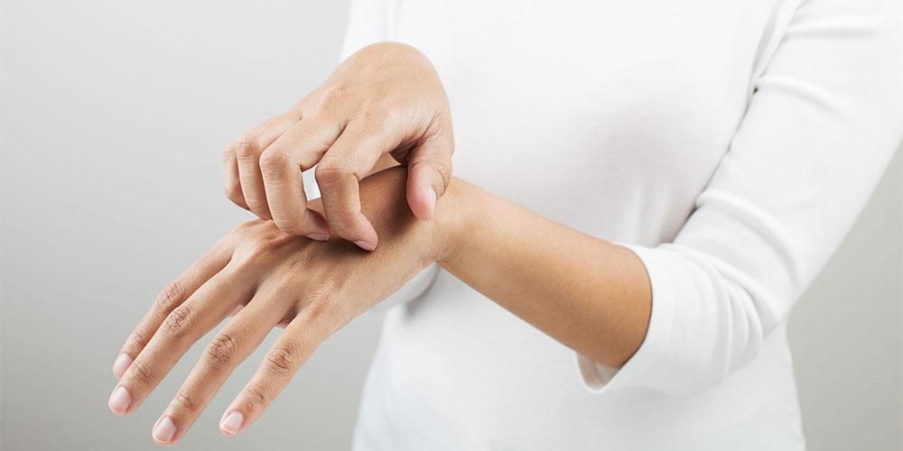 5 cause di prurito alle dita e come trattarlo