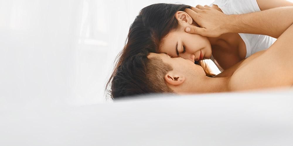 11 modi per soddisfare la moglie a letto, il marito non fa prestigio!