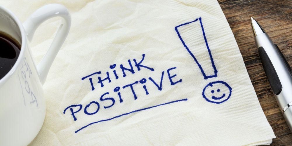11 طرق التفكير الإيجابي يجب أن تبدأ في القيام بها