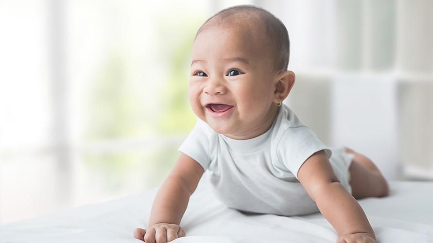 9 أشهر الطفل ليس لديه أسنان ، متى يجب أن يقلق الوالدان؟