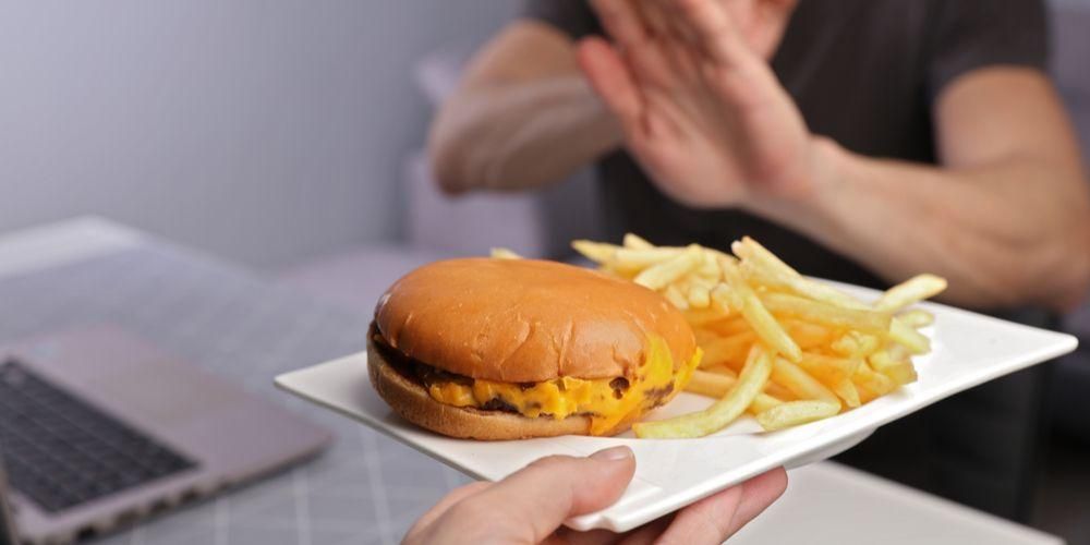 5 tipi di alimenti per astenersi dal colesterolo da evitare