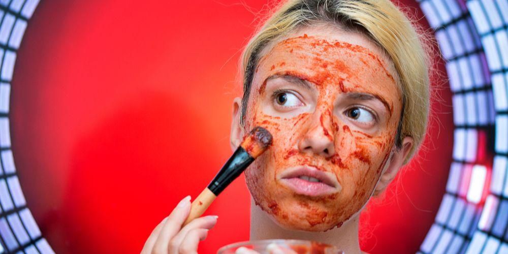 Benefici dei pomodori per il viso, dalla pelle umida all'assenza di macchie di acne