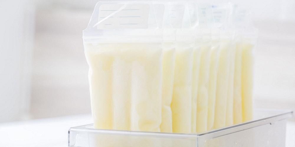 冷凍母乳を解凍する正しい方法は、次の4つの手順に従ってください
