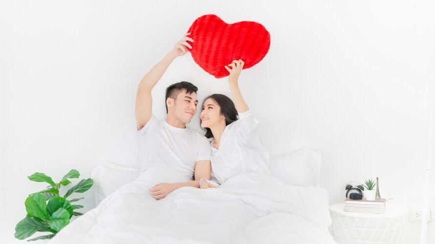 Faedah menggunakan bantal cinta ketika melakukan hubungan seks dengan pasangan