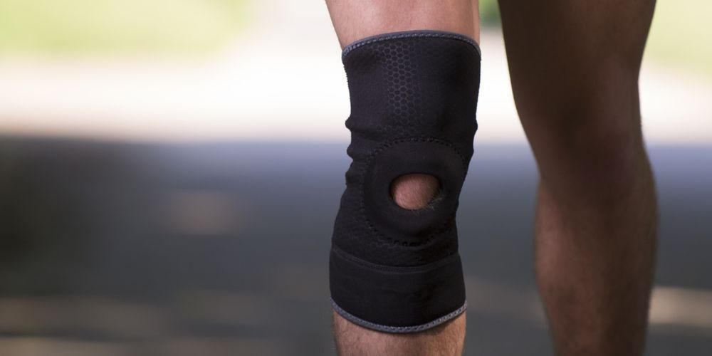 Скоба за коляното, важен инструмент за защита на коляното от нараняване