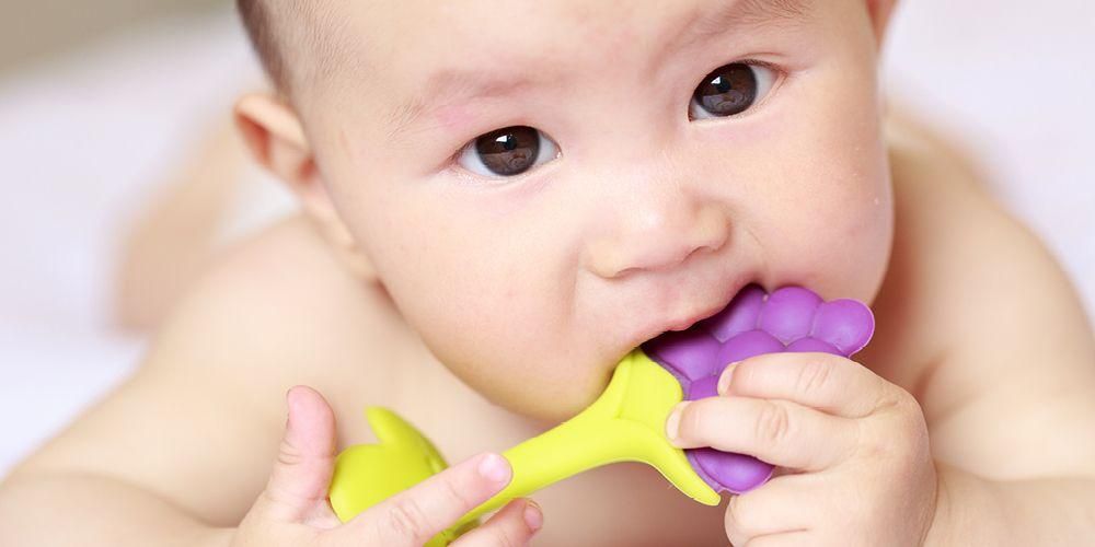 赤ちゃんの歯が生える特徴、しばしば熱を経験するのが面倒