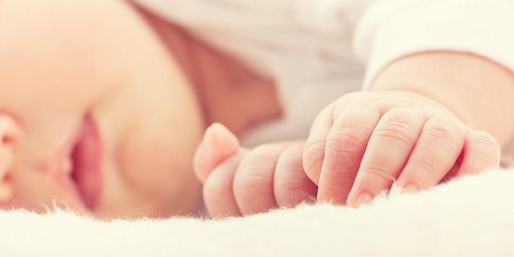 睡眠中の赤ちゃんの発作、原因はてんかんだけではありません