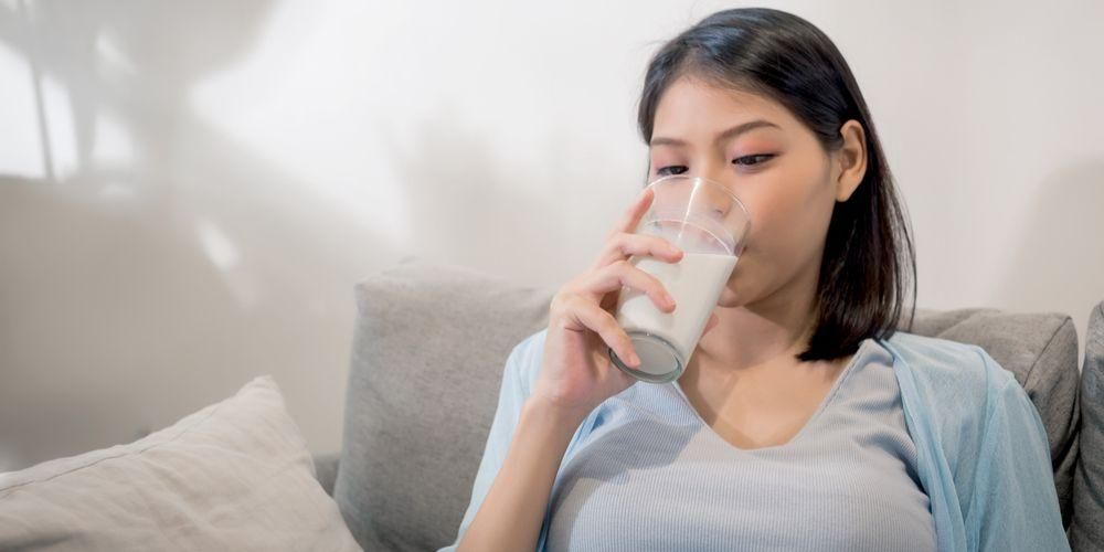 Le madri che allattano dovrebbero bere latte supplementare?
