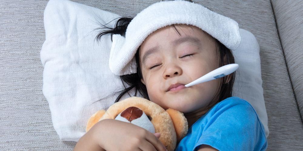 7 أمراض غالبًا ما تسبب الحمى عند الأطفال