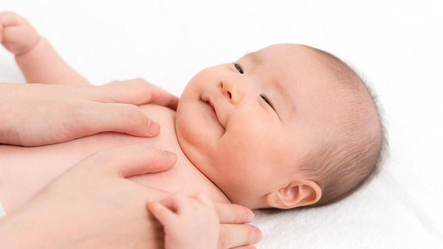 Teknik dan Gambar Urut Bayi untuk Ibu Bapa