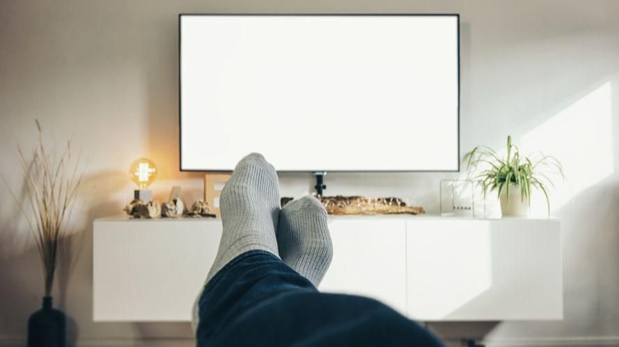 Gunakan Jarak Menonton TV yang Baik untuk Melindungi Mata Anda