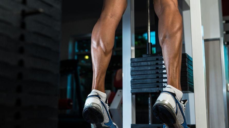 7 حركات لتقوية عضلات الساق يمكن القيام بها في المنزل