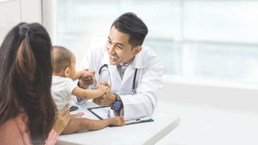 Ролята на педиатър, известен още като педиатричен лекар за детско здраве