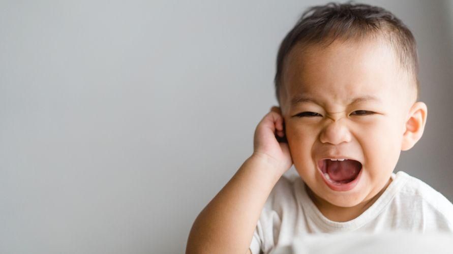 Причини за подутини зад ушите на бебето, които трябва да се наблюдават