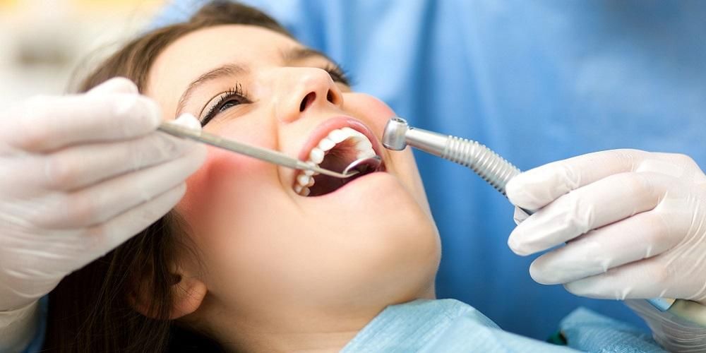 الطريقة الصحيحة للتغلب على التجاويف وفقًا لأطباء الأسنان