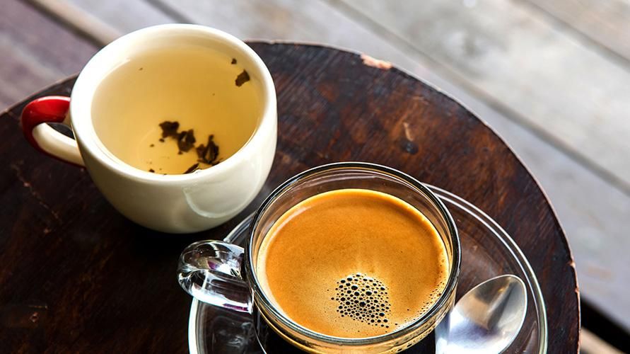 Кое е по -здравословно между кафе и чай?