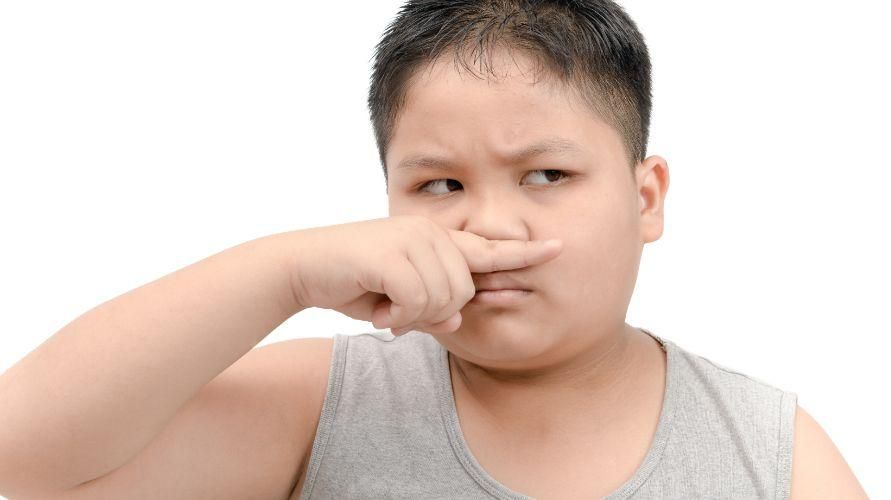 7 طرق للتخلص من رائحة الإبط عند الأطفال يمكن للوالدين تجربتها