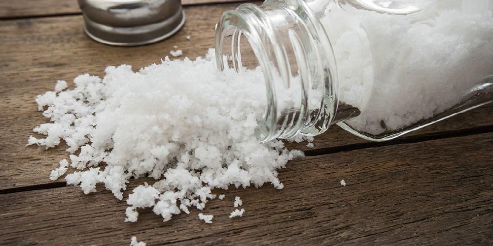 Ползите от солта за коса без пърхот и опасните рискове от нейното използване
