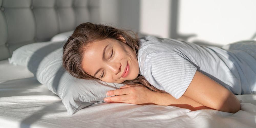 Опасностите от съня по корем, знайте фактите