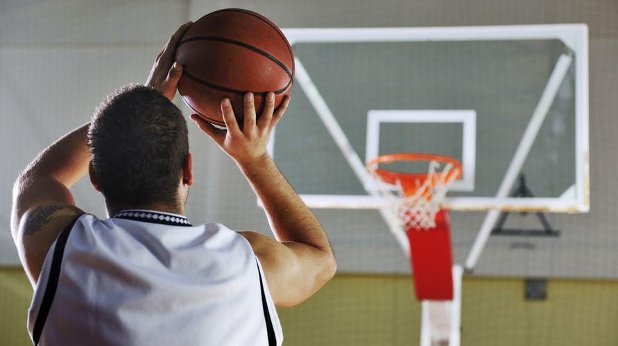 Tecniche e tipi di tiro a pallacanestro corretti