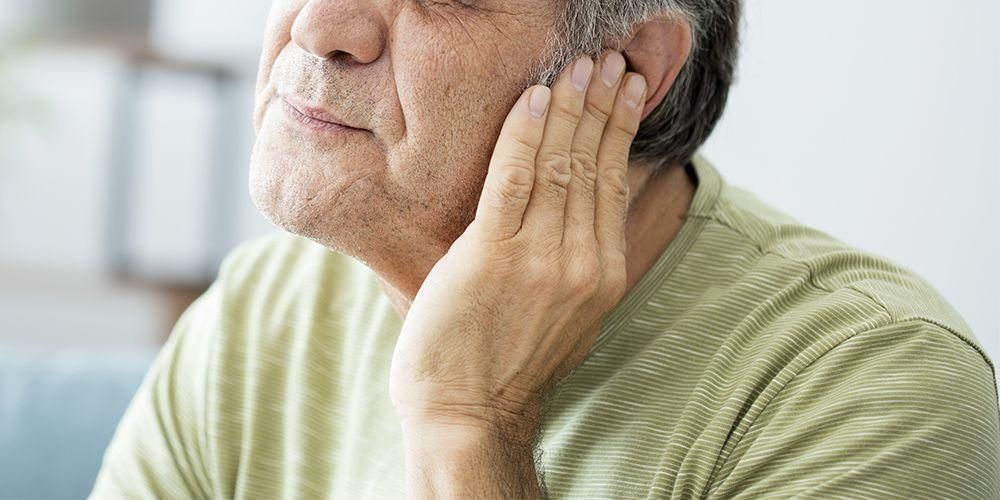 Kulak Çınlamalarını Tıbbi ve Doğal Olarak Tedavi Etmenin 9 Yolu