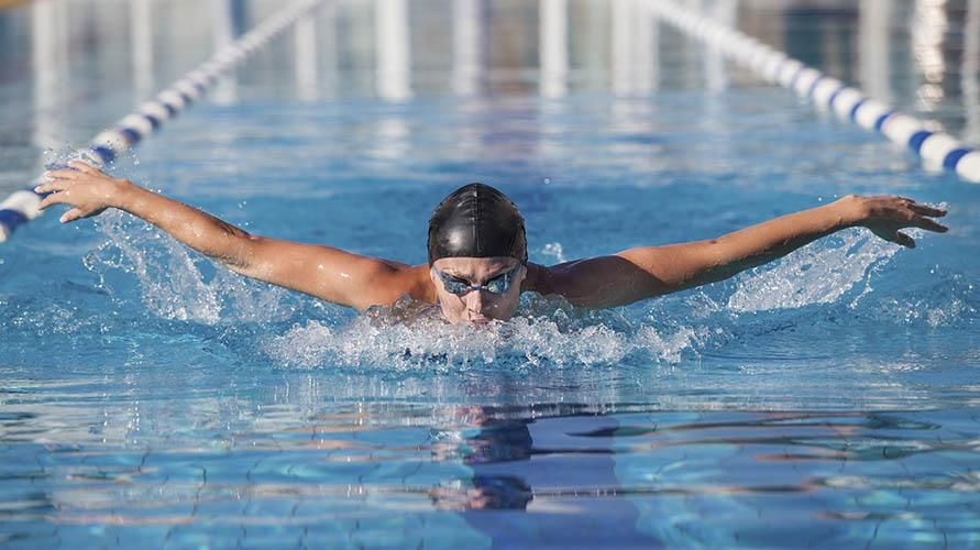 Vari stili di nuoto che puoi imparare