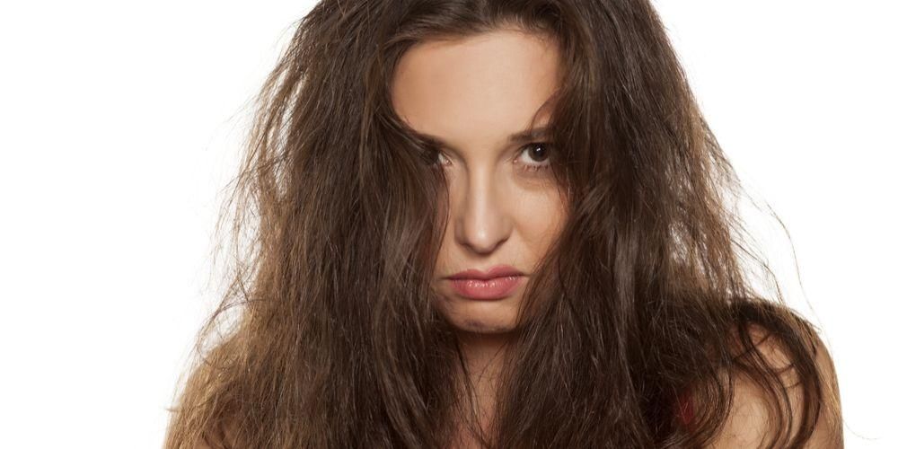 8 начина да разхлабите твърда и твърда коса, които можете да опитате у дома